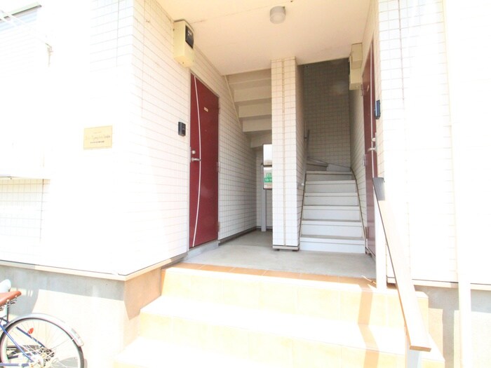 物件外観写真6　(エントランス部分)