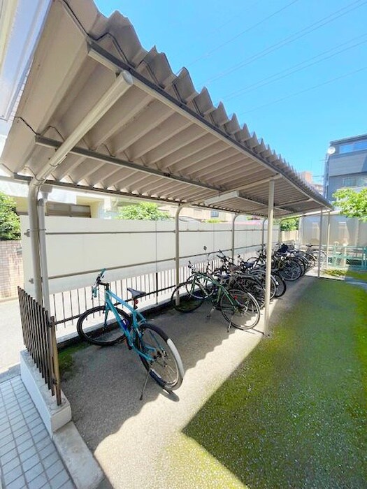物件外観写真3　(駐輪場)