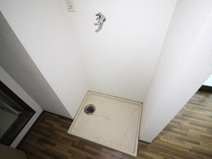 物件内観写真14　(洗濯機置場)