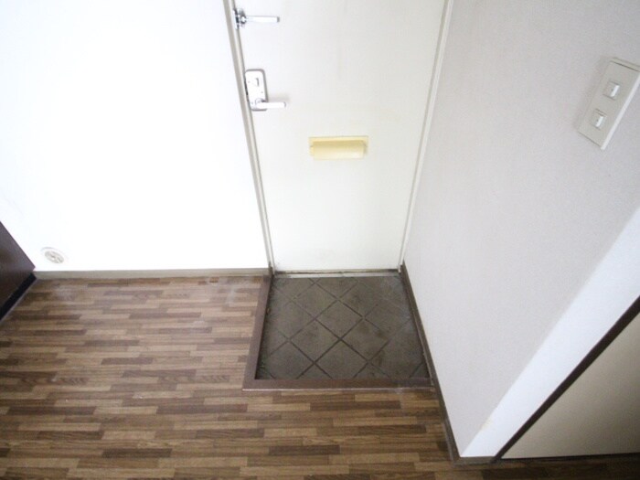 物件内観写真16　(玄関)