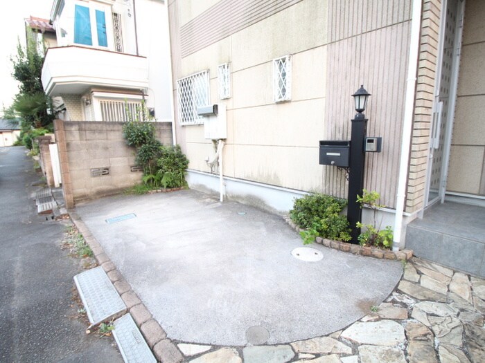 物件外観写真3　(駐車場)