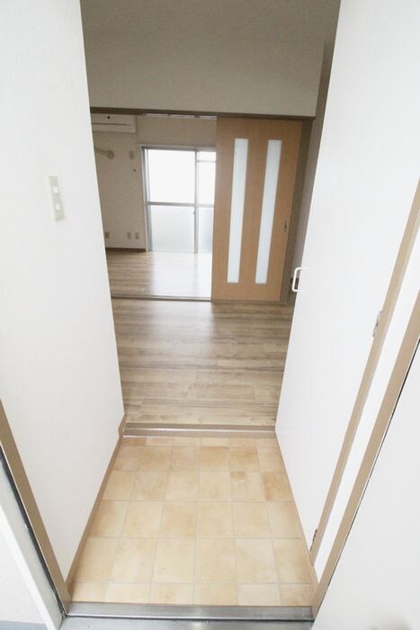 物件内観写真18　(玄関)