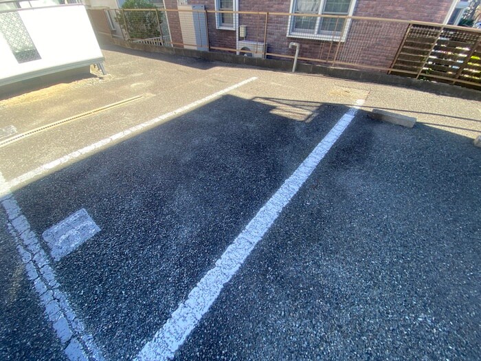 物件外観写真5　(駐車場)