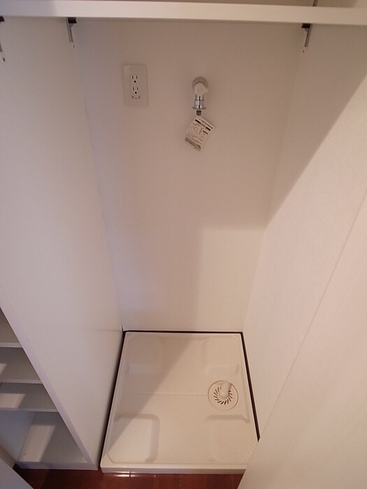 物件内観写真10　(洗濯機置場)