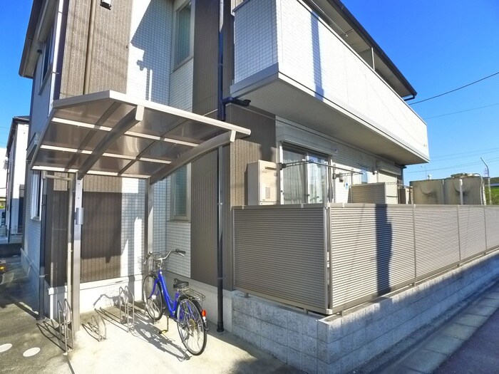 物件外観写真3　(駐輪場)