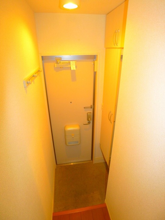 物件内観写真16　(玄関)