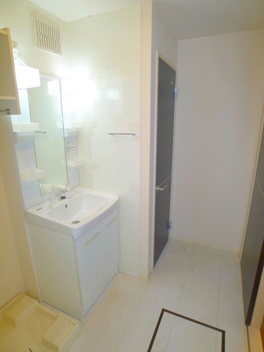 物件内観写真18　(洗濯機置場)