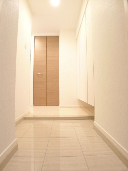 物件内観写真7　(玄関)