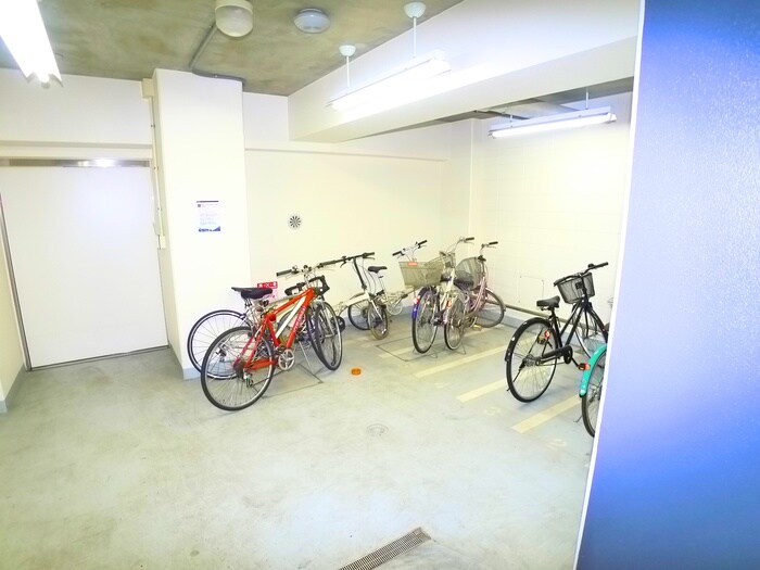 物件外観写真5　(駐輪場)