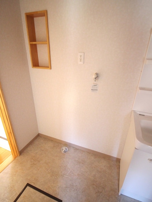 物件内観写真15　(洗濯機置場)