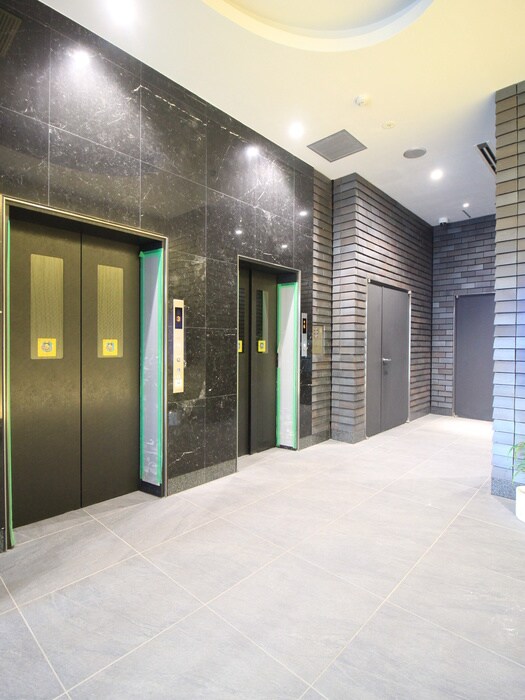 物件外観写真6　(エントランス部分)