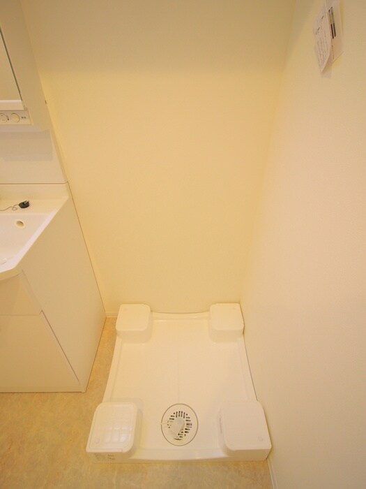 物件内観写真15　(洗濯機置場)