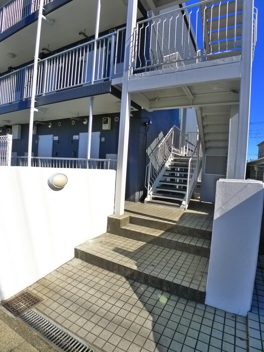 物件外観写真3　(エントランス部分)