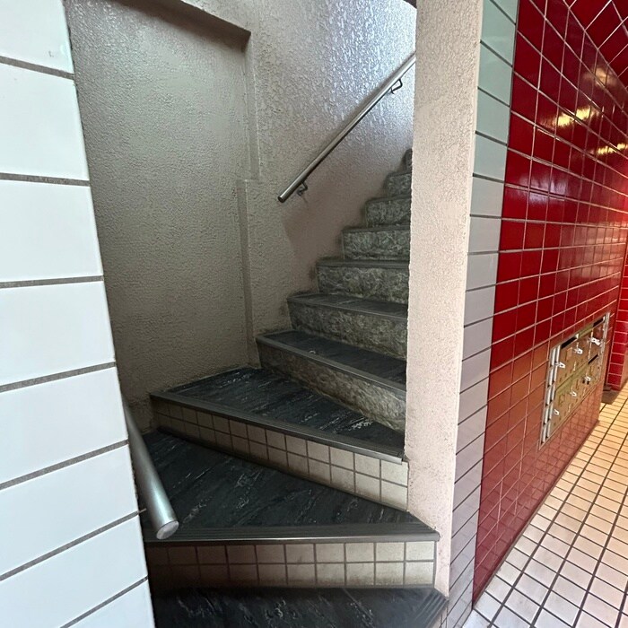 物件外観写真4　(エントランス部分)