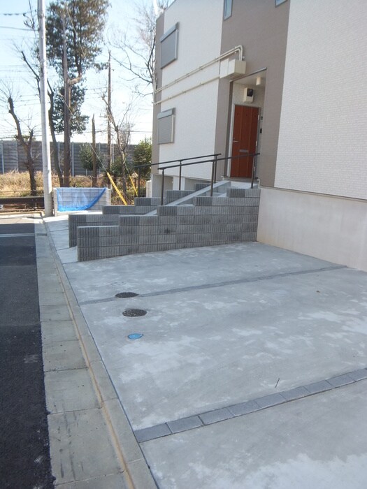 物件外観写真5　(駐車場)