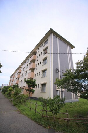 加茂川団地２２号棟(107)外観写真