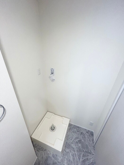 物件内観写真7　(洗濯機置場)