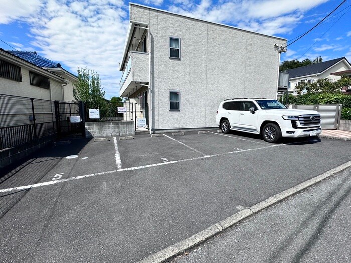 物件外観写真5　(駐車場)