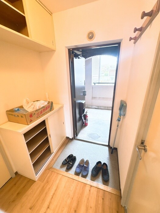 物件内観写真7　(玄関)