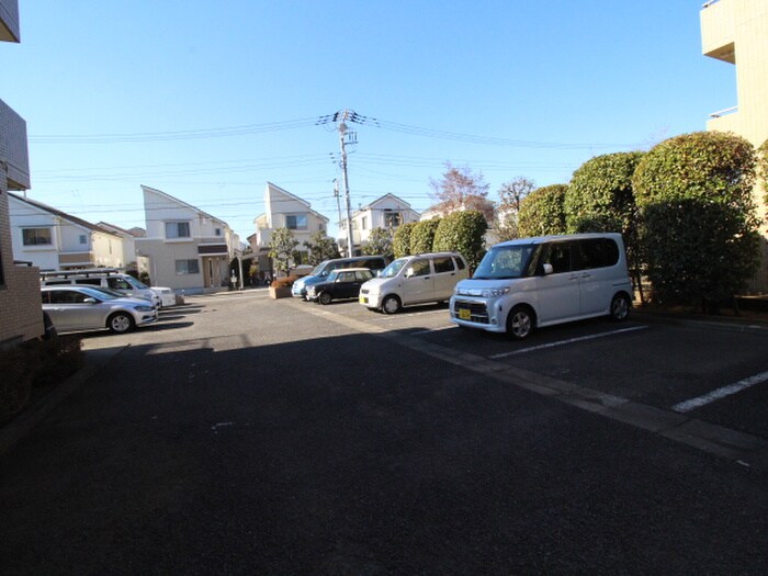 物件外観写真6　(駐車場)