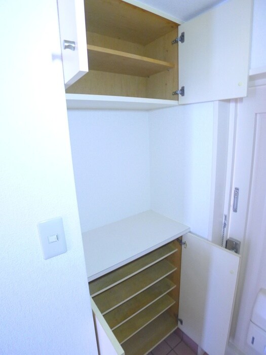 物件内観写真10　(靴箱)