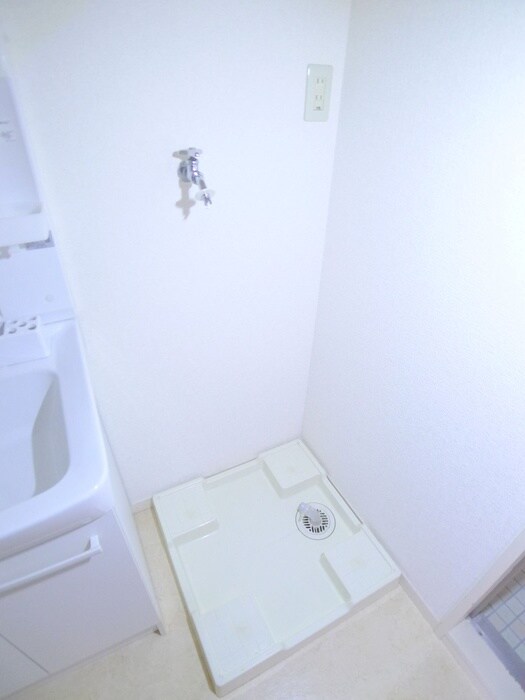 物件内観写真12　(洗濯機置場)