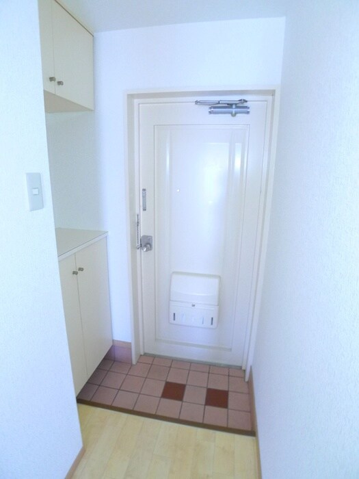 物件内観写真18　(玄関)