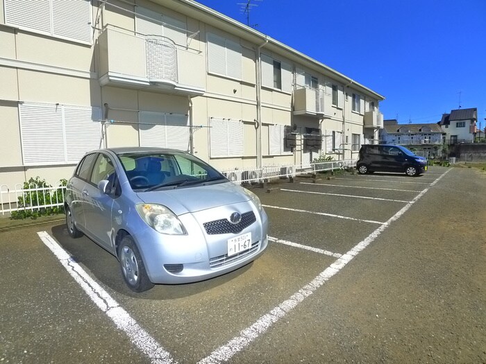 物件外観写真3　(駐車場)