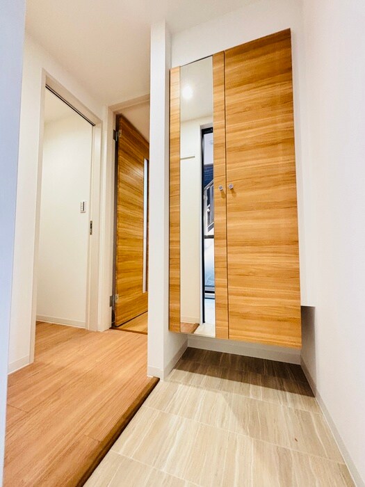 物件内観写真11　(玄関)