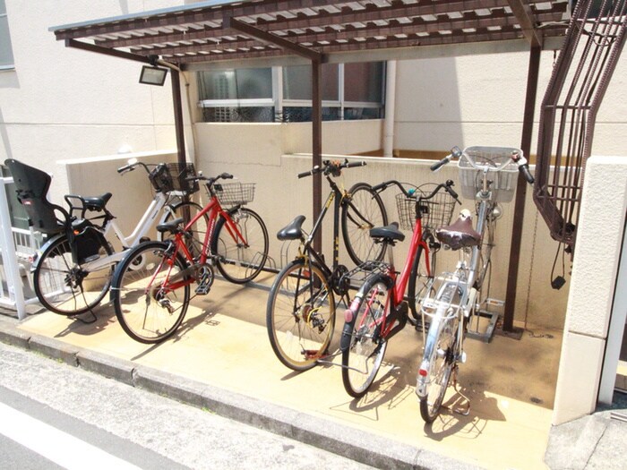 物件外観写真4　(駐輪場)