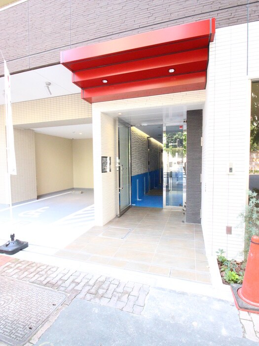 物件外観写真3　(エントランス部分)