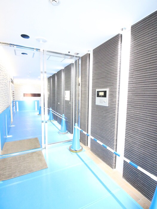 物件外観写真4　(エントランス部分)