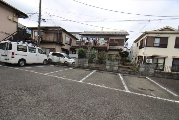 物件外観写真6　(駐車場)