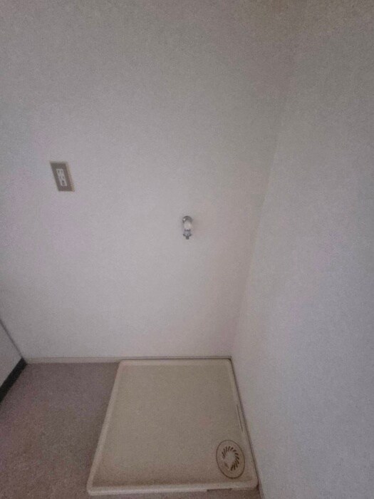 物件内観写真12　(洗濯機置場)