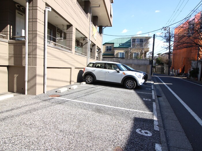 物件外観写真5　(駐車場)