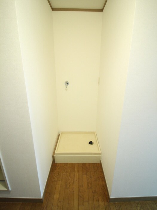 物件内観写真13　(洗濯機置場)