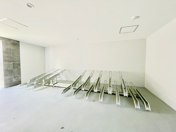 物件外観写真5　(駐輪場)