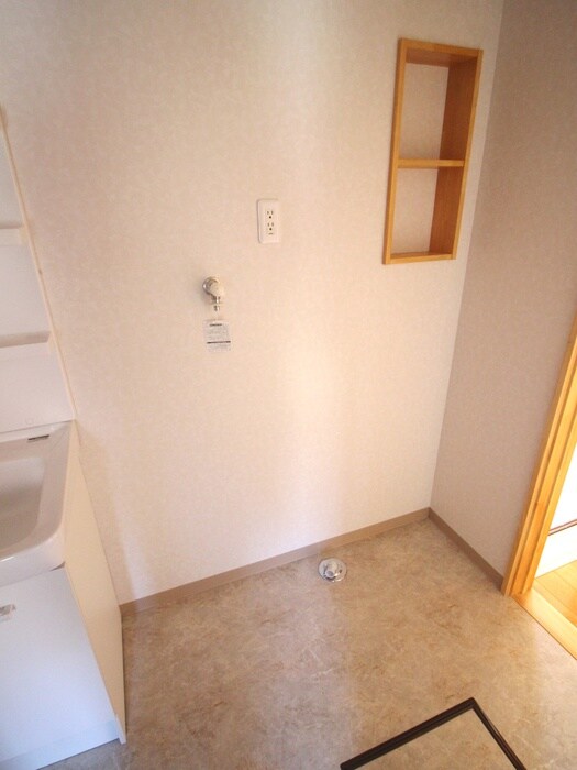 物件内観写真13　(洗濯機置場)