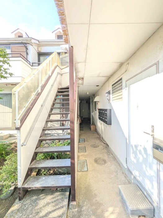 物件外観写真4　(エントランス部分)