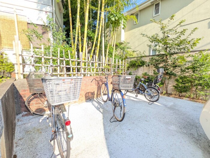 物件外観写真5　(駐輪場)