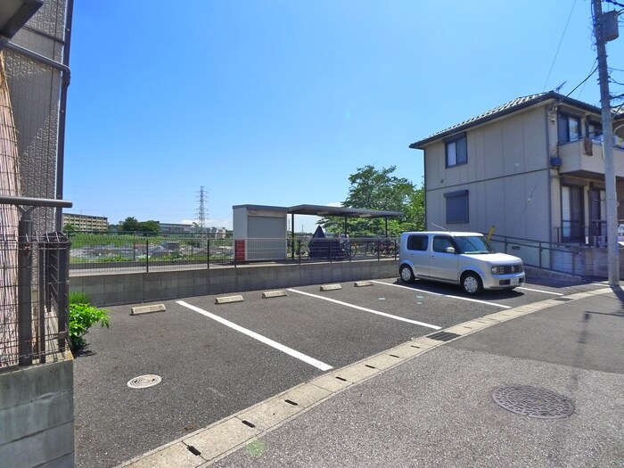 物件外観写真3　(駐車場)