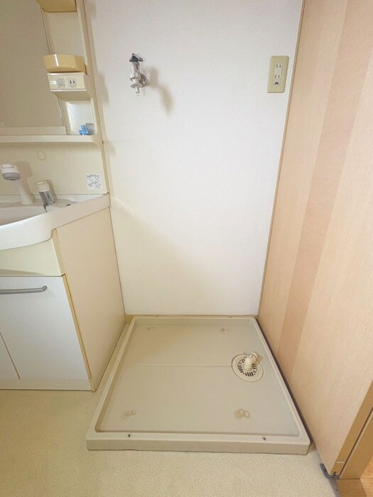 物件内観写真8　(洗濯機置場)