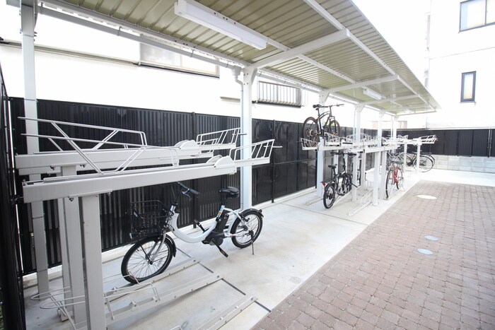 物件外観写真4　(駐輪場)