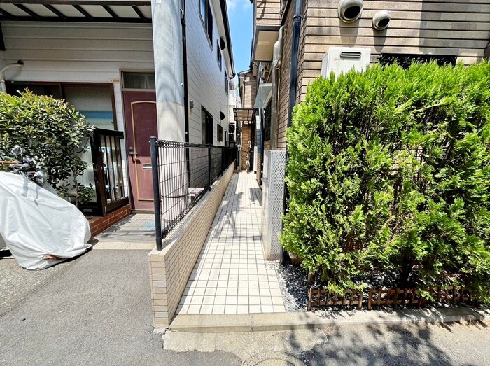 物件外観写真3　(エントランス部分)