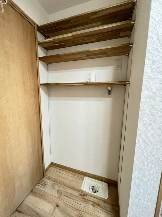 物件内観写真12　(洗濯機置場)
