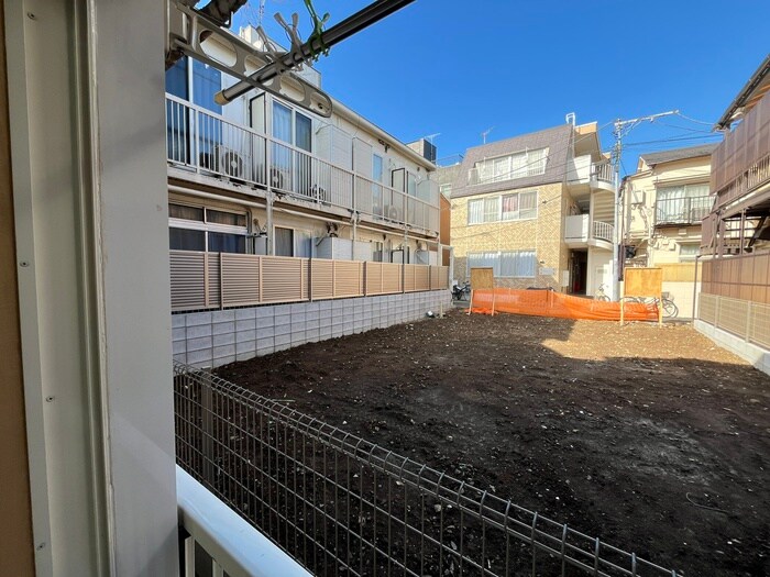 物件内観写真16　(室内からの展望)