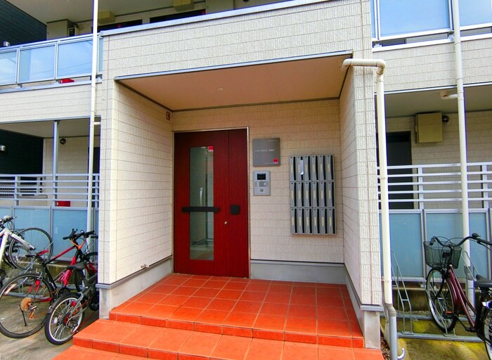 物件外観写真3　(エントランス部分)