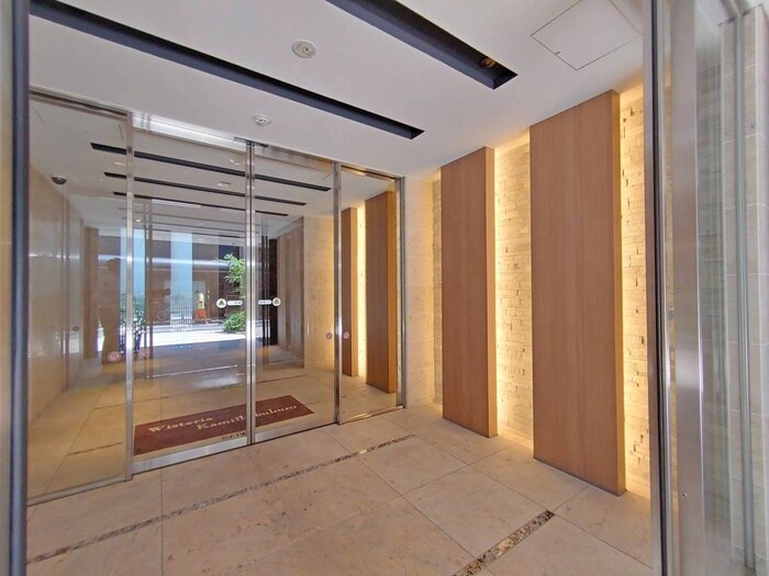 物件外観写真2　(エントランス部分)