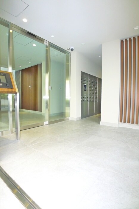 物件外観写真4　(エントランス部分)