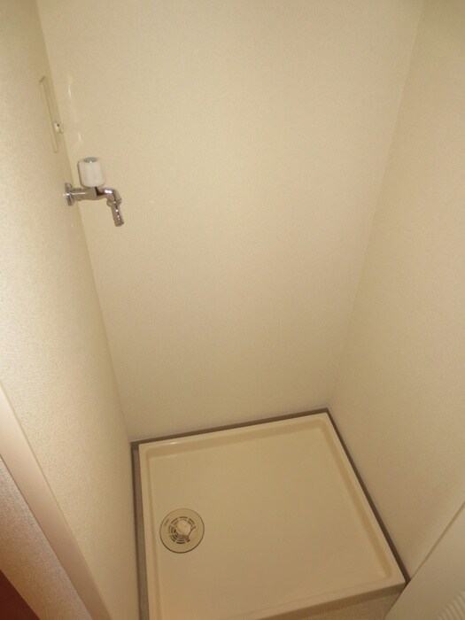 物件内観写真8　(洗濯機置場)